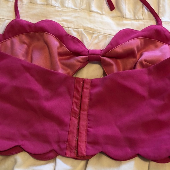 Scalloped crop top with keyhole - Picture 7 of 8